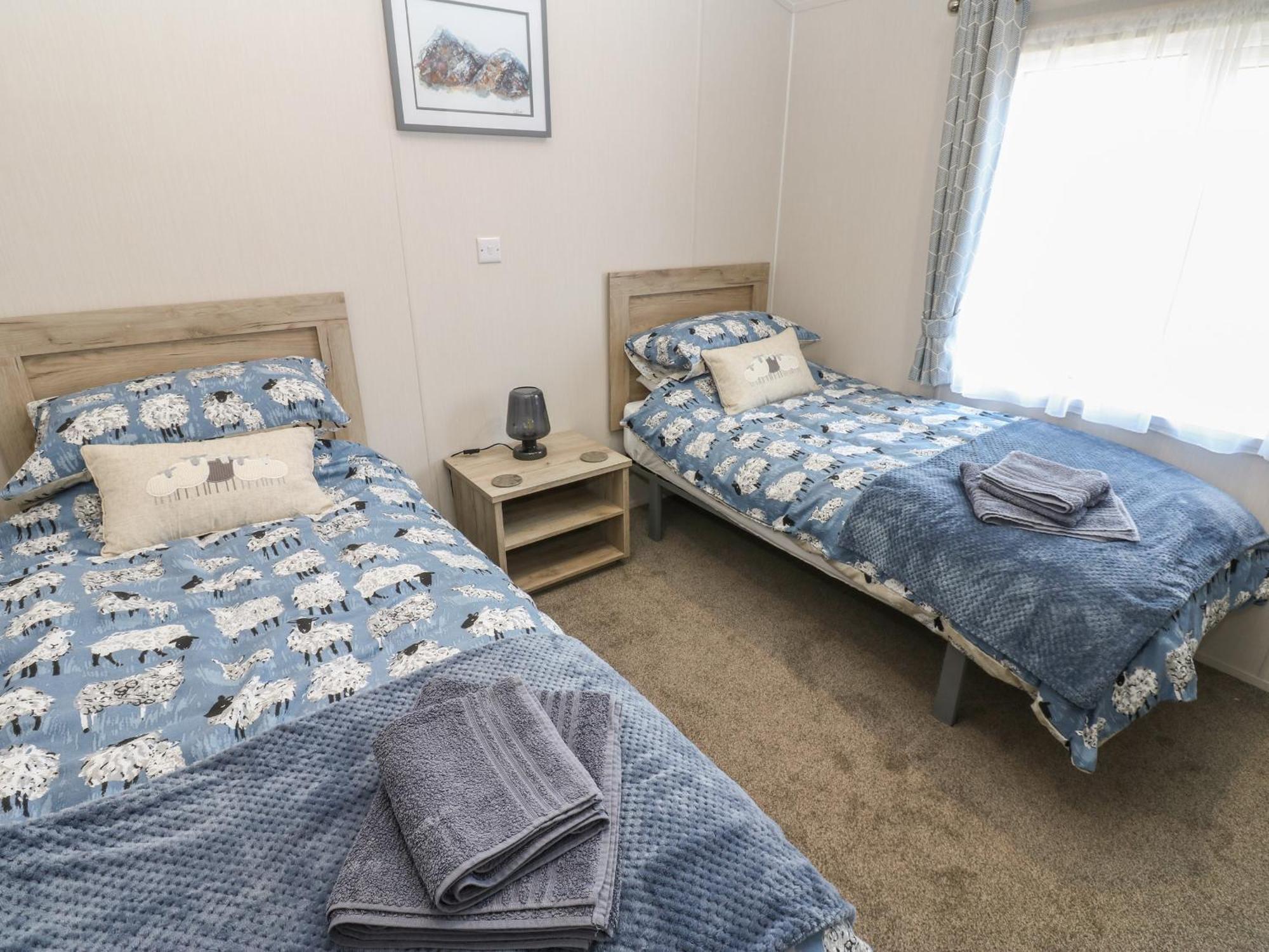 Brocklebank Lodge, 35 *